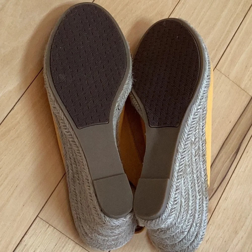 Karen Scott yellow Espadrille Slingback wedge sandals. Women’s size 9.5
